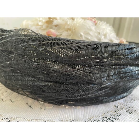 Vintage 1950s Black Woven Bumber Hat With White Millinery Flowers - Picture 9 of 15